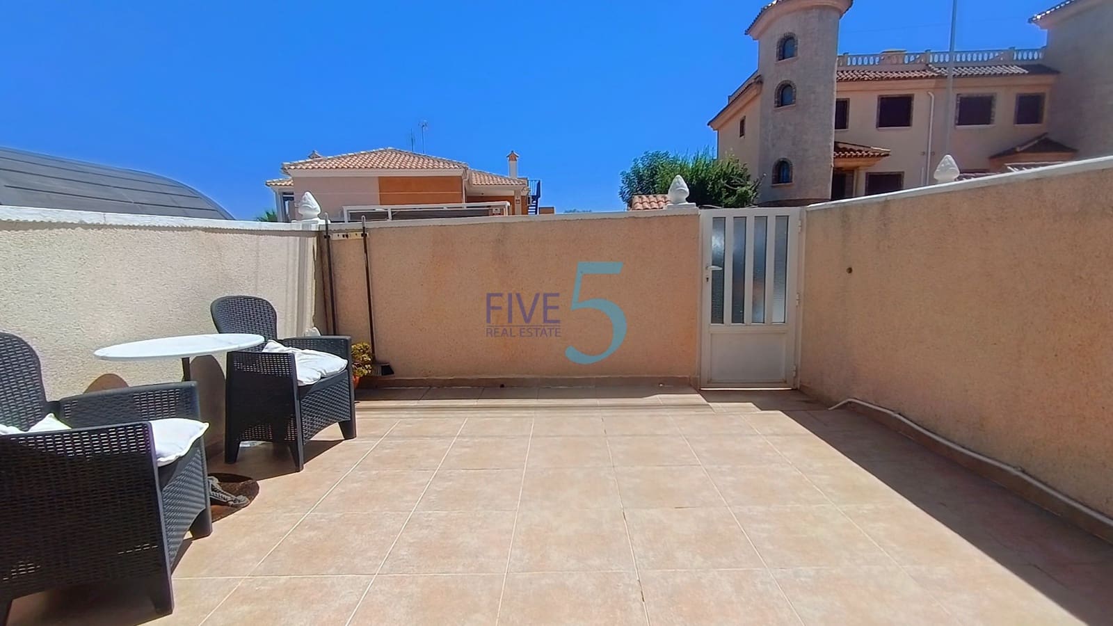 2 soverom Hus til salgs i Torrevieja med svømmebasseng - € 119 995 (Ref: 10009772)