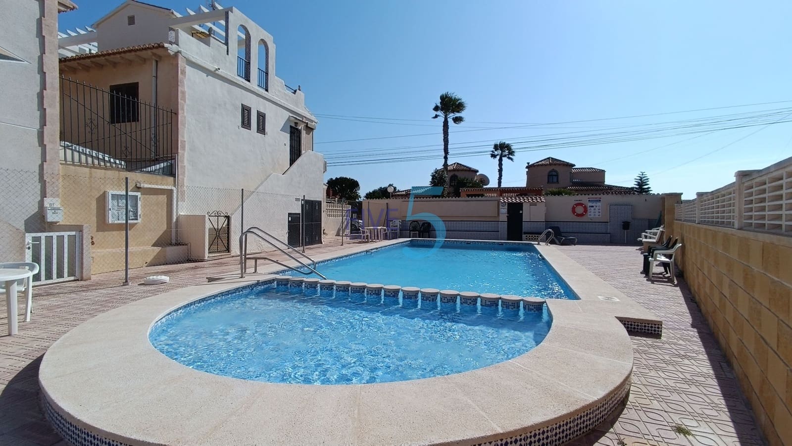2 soverom Hus til salgs i Torrevieja med svømmebasseng - € 119 995 (Ref: 10009772)