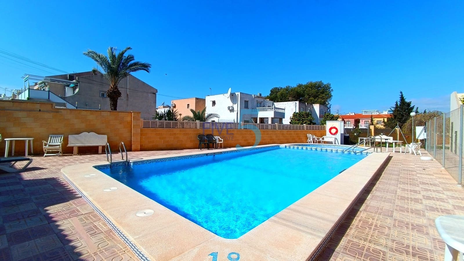 2 soverom Hus til salgs i Torrevieja med svømmebasseng - € 119 995 (Ref: 10009772)