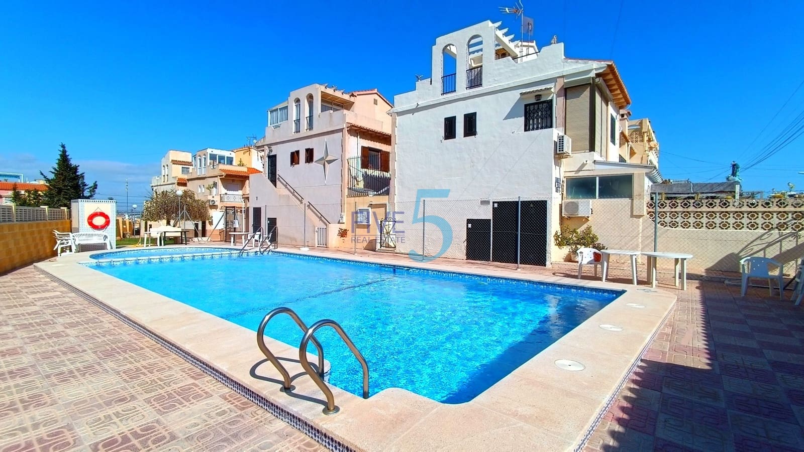 2 soverom Hus til salgs i Torrevieja med svømmebasseng - € 119 995 (Ref: 10009772)