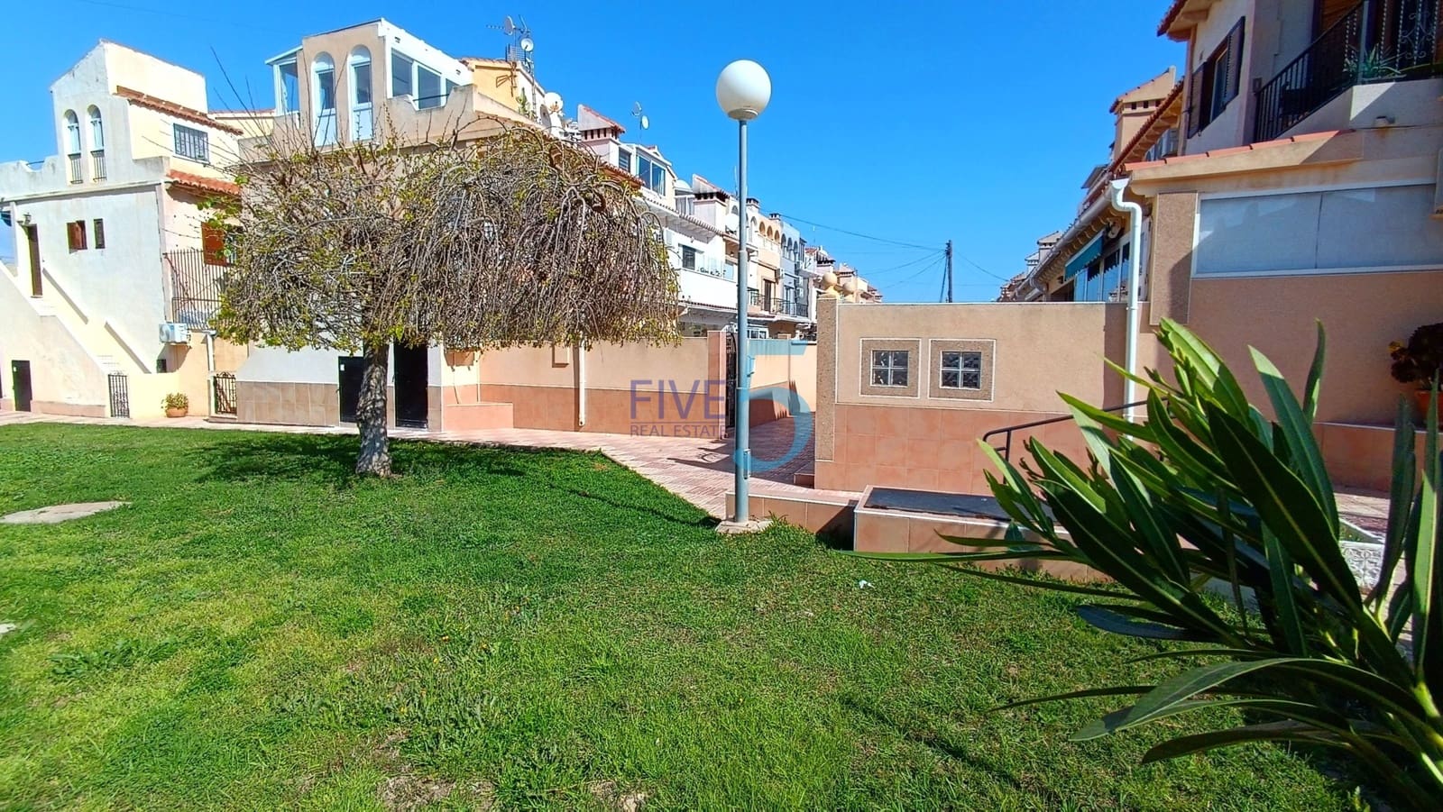 2 soverom Hus til salgs i Torrevieja med svømmebasseng - € 119 995 (Ref: 10009772)
