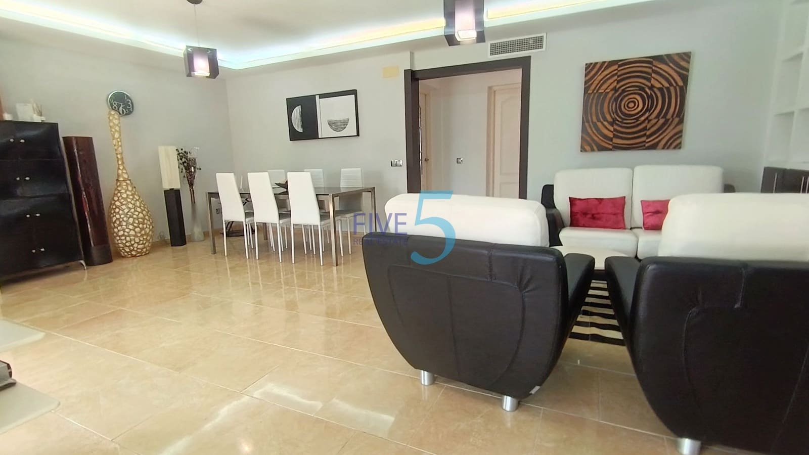 4 bedroom Villa for sale in Torrevieja with pool - € 620,000 (Ref: 10012503)
