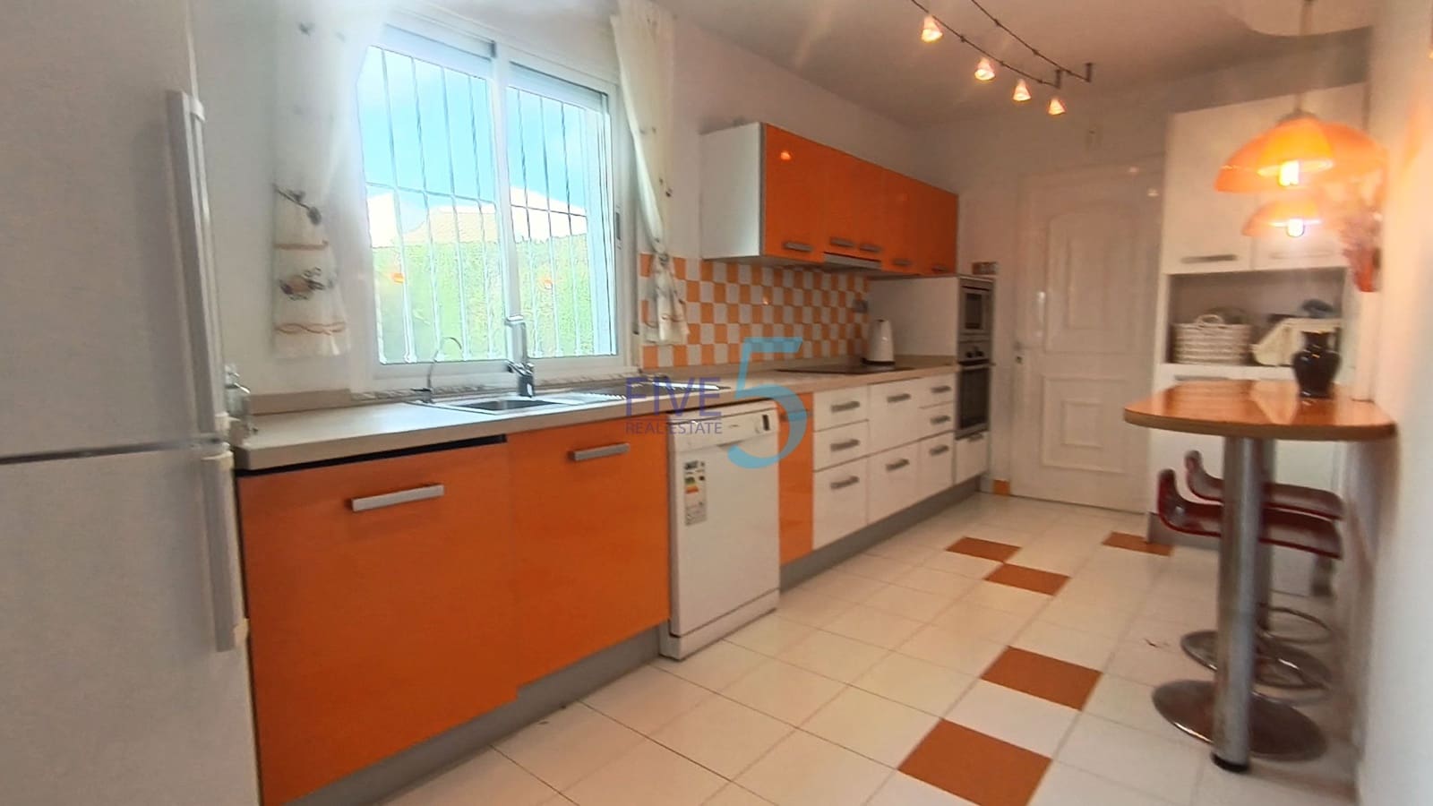 4 bedroom Villa for sale in Torrevieja with pool - € 620,000 (Ref: 10012503)