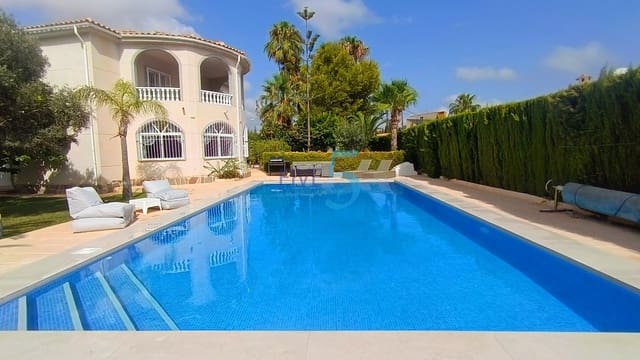 4 bedroom Villa for sale in Torrevieja with pool - € 620,000 (Ref: 10012503)