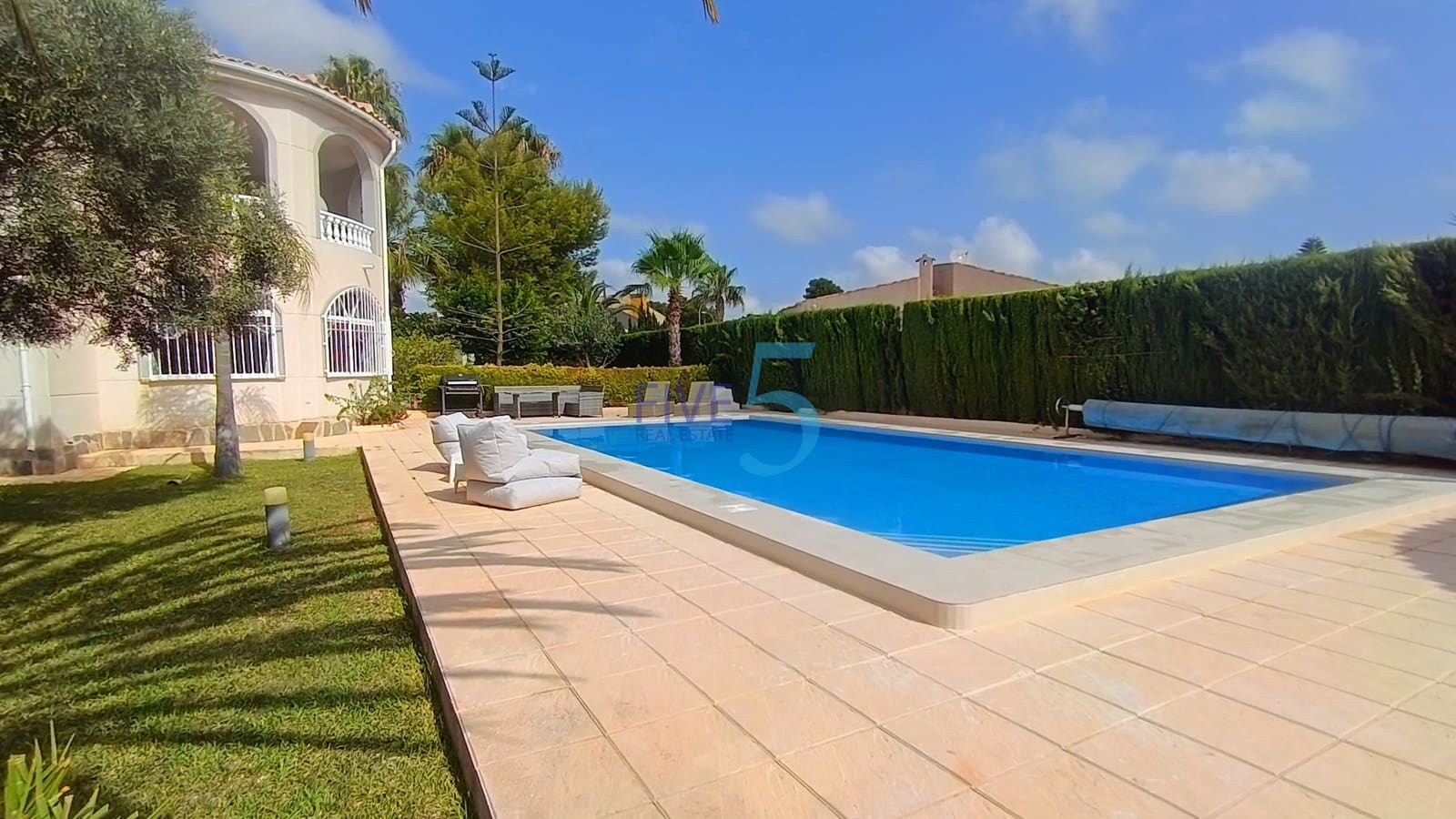 4 bedroom Villa for sale in Torrevieja with pool - € 620,000 (Ref: 10012503)
