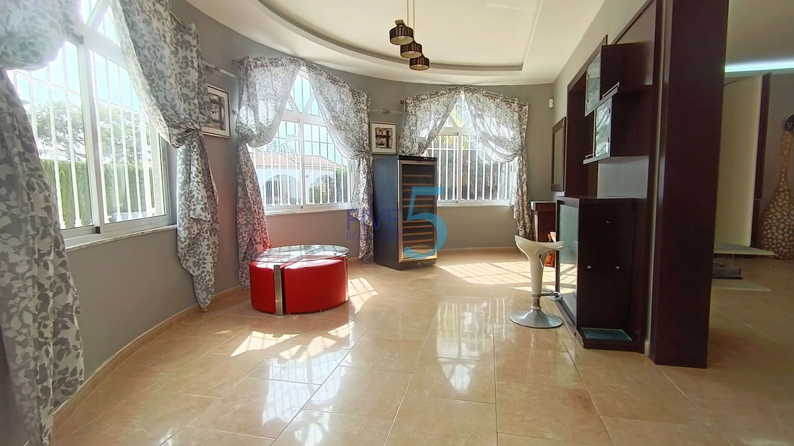 4 bedroom Villa for sale in Torrevieja with pool - € 620,000 (Ref: 10012503)