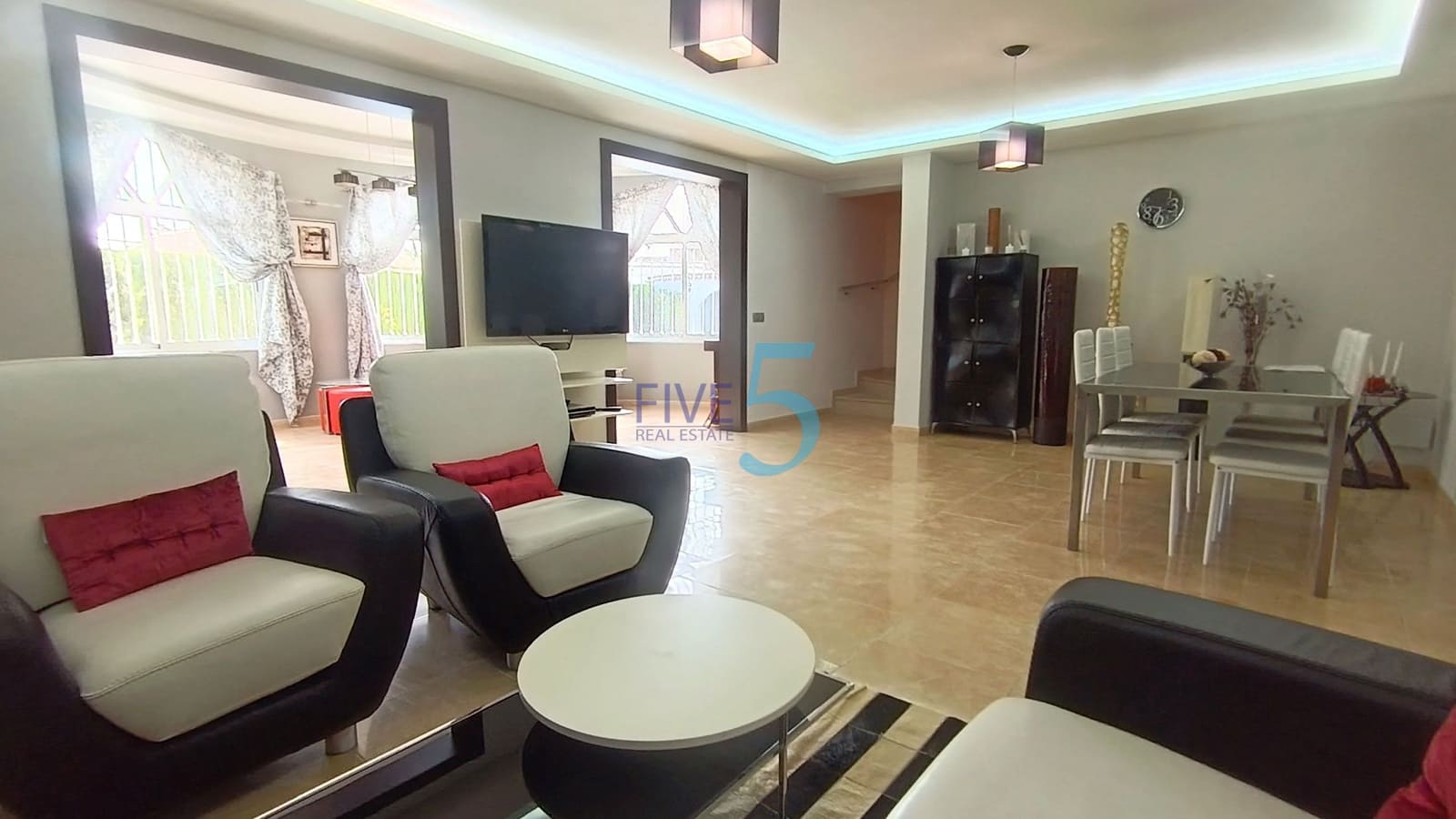 4 bedroom Villa for sale in Torrevieja with pool - € 620,000 (Ref: 10012503)