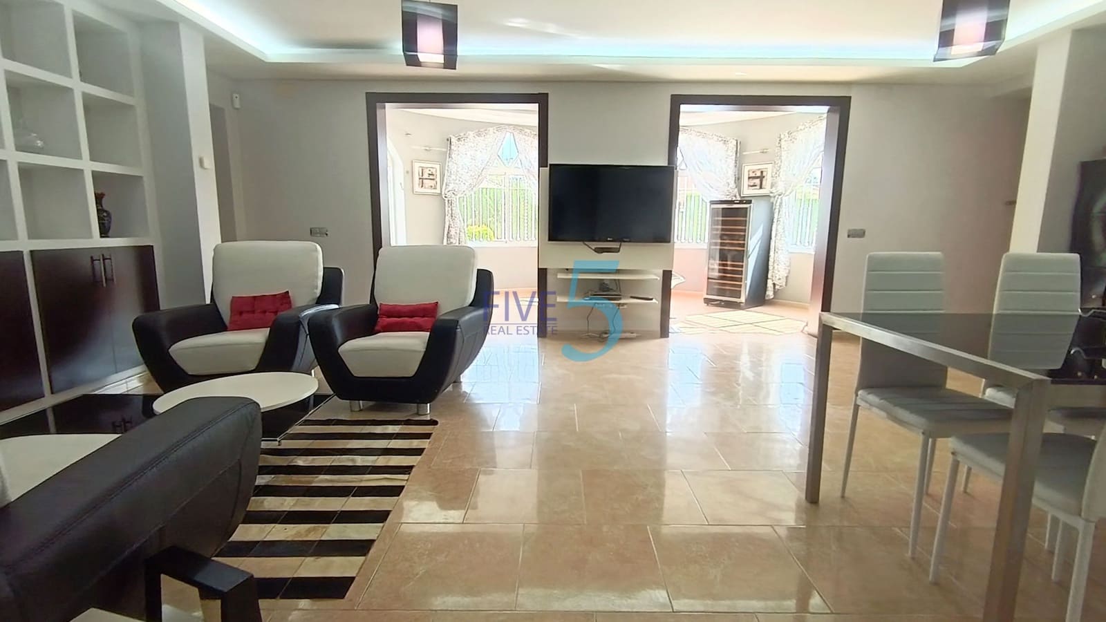 4 bedroom Villa for sale in Torrevieja with pool - € 620,000 (Ref: 10012503)