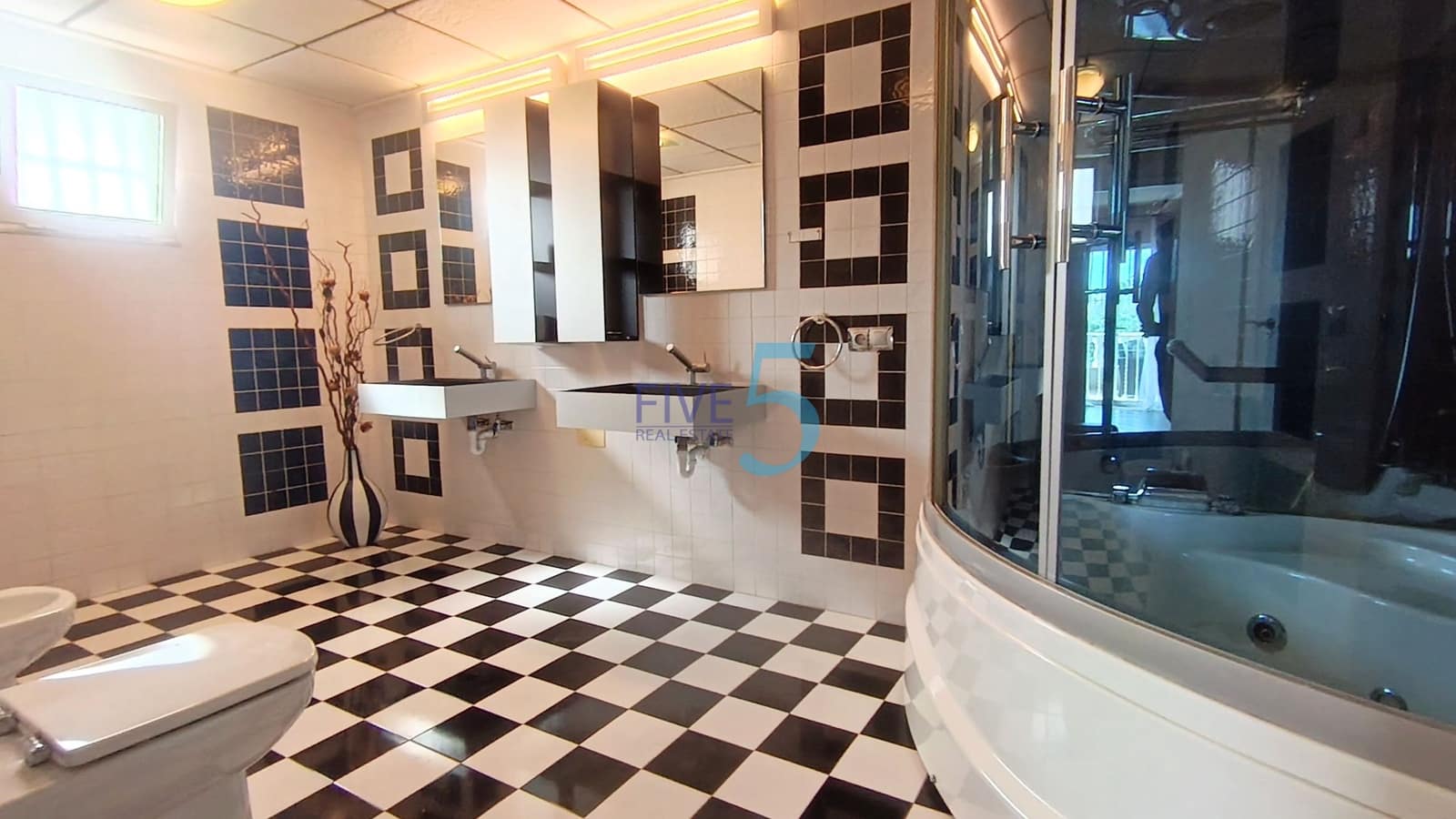 4 bedroom Villa for sale in Torrevieja with pool - € 620,000 (Ref: 10012503)