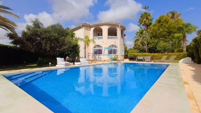 4 bedroom Villa for sale in Torrevieja with pool - € 620,000 (Ref: 10012503)