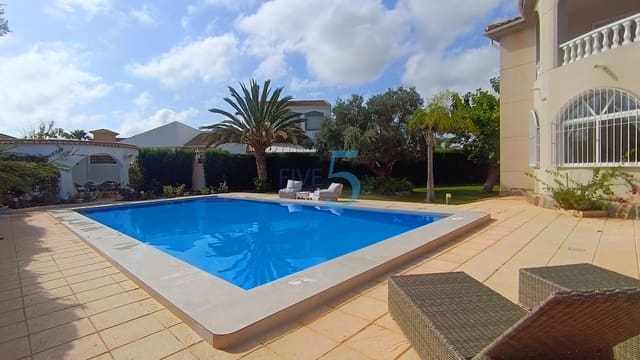 4 bedroom Villa for sale in Torrevieja with pool - € 620,000 (Ref: 10012503)