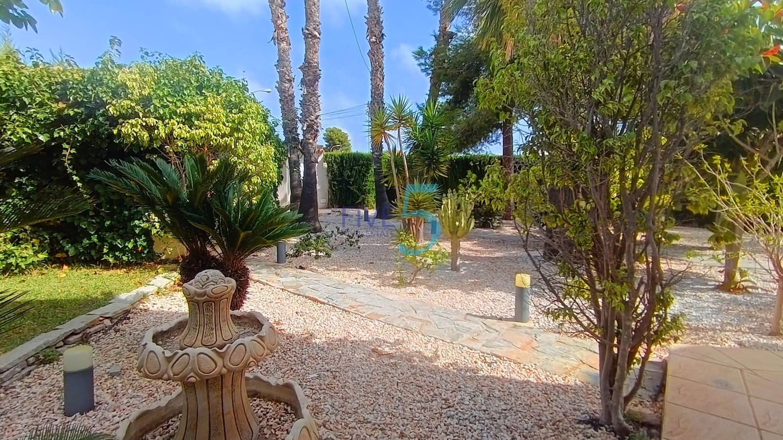 4 bedroom Villa for sale in Torrevieja with pool - € 620,000 (Ref: 10012503)