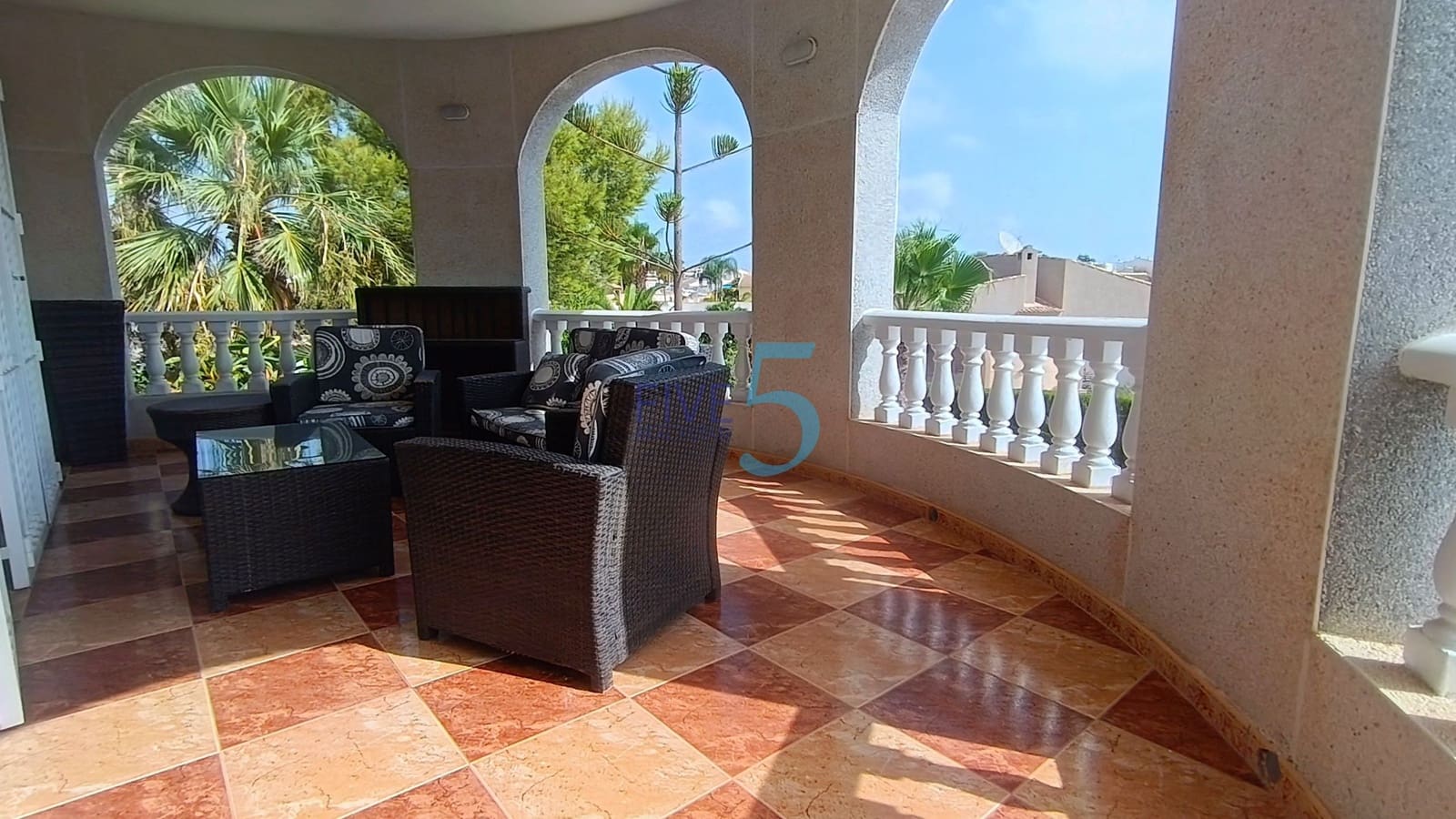 4 bedroom Villa for sale in Torrevieja with pool - € 620,000 (Ref: 10012503)