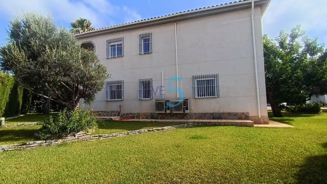 4 bedroom Villa for sale in Torrevieja with pool - € 620,000 (Ref: 10012503)