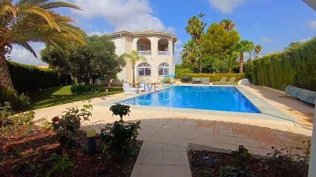 4 bedroom Villa for sale in Torrevieja with pool - € 620,000 (Ref: 10012503)