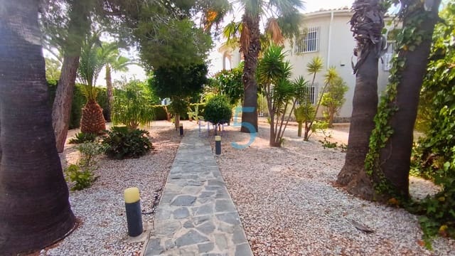 4 bedroom Villa for sale in Torrevieja with pool - € 620,000 (Ref: 10012503)