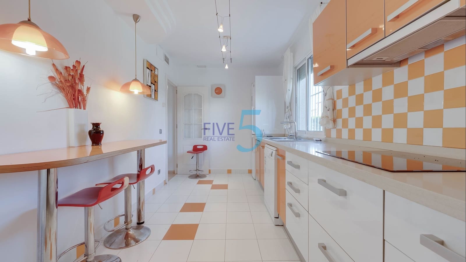 4 sovrum Villa till salu i Torrevieja med pool garage - 620 000 € (Ref: 10012503)