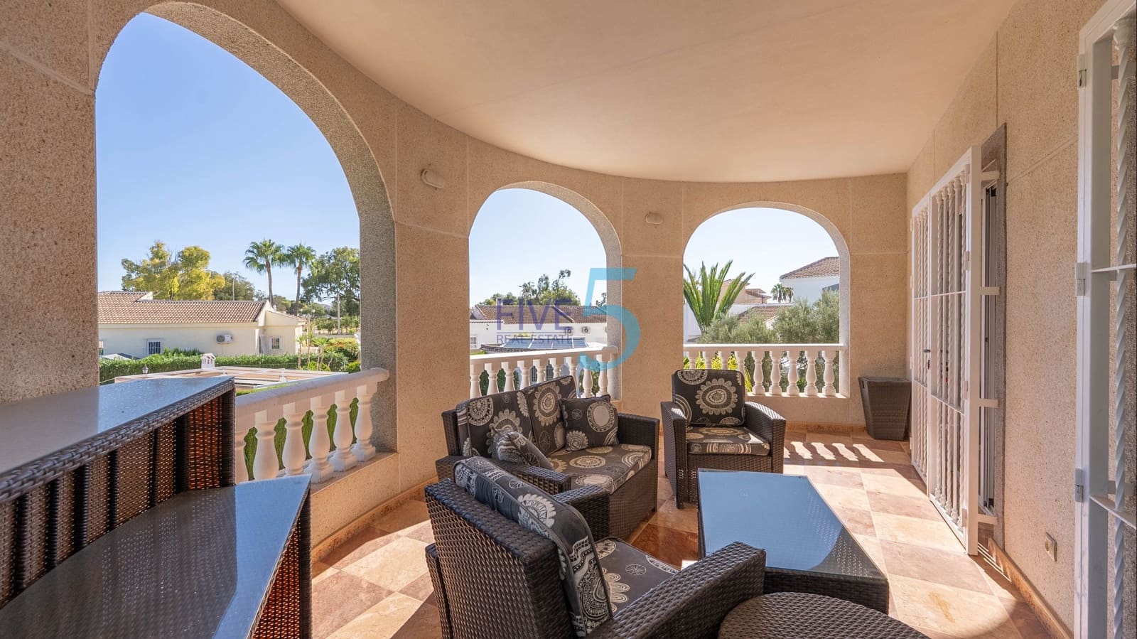 4 sovrum Villa till salu i Torrevieja med pool garage - 620 000 € (Ref: 10012503)