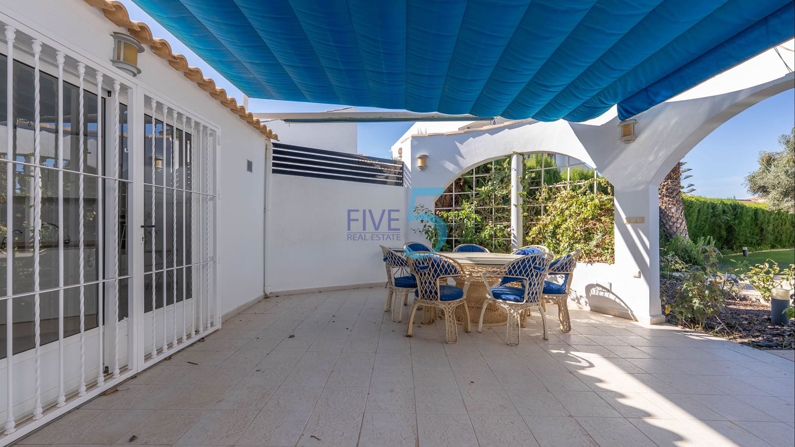 4 sovrum Villa till salu i Torrevieja med pool garage - 620 000 € (Ref: 10012503)