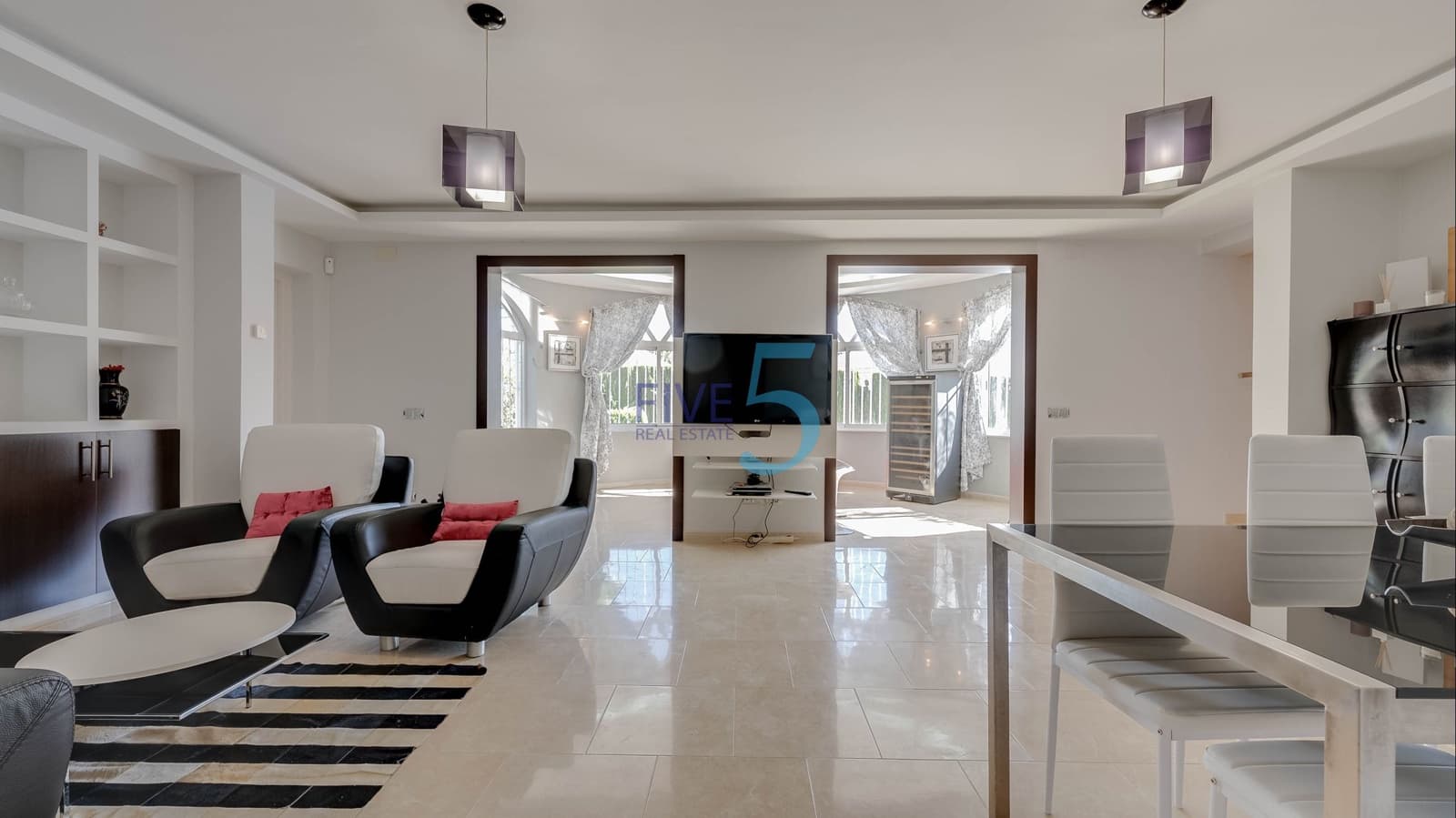 4 sovrum Villa till salu i Torrevieja med pool garage - 620 000 € (Ref: 10012503)