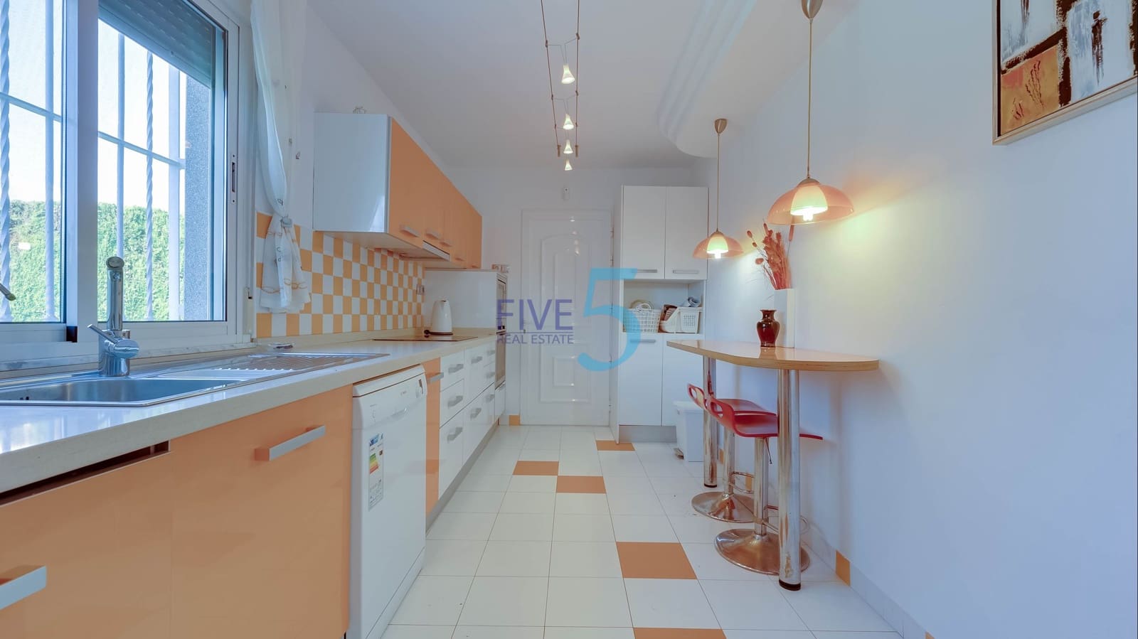 4 sovrum Villa till salu i Torrevieja med pool garage - 620 000 € (Ref: 10012503)