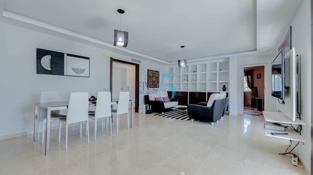 4 camera da letto Villa in vendita in Torrevieja con piscina garage - 620.000 € (Rif: 10012503)