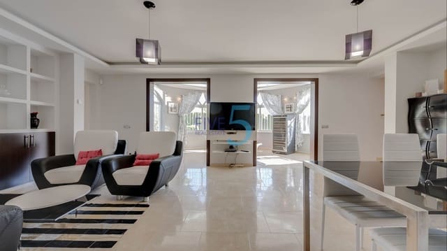 4 camera da letto Villa in vendita in Torrevieja con piscina garage - 620.000 € (Rif: 10012503)
