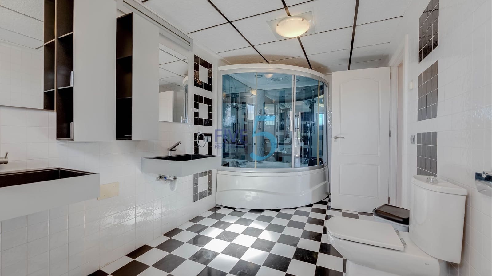 4 sovrum Villa till salu i Torrevieja med pool garage - 620 000 € (Ref: 10012503)