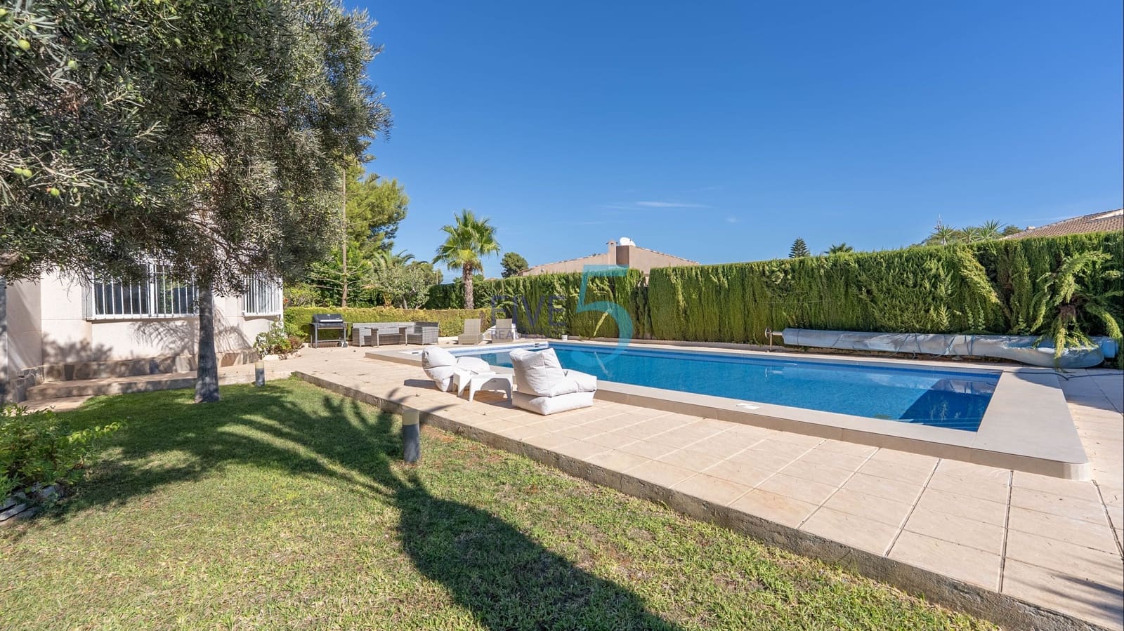 4 sovrum Villa till salu i Torrevieja med pool garage - 620 000 € (Ref: 10012503)