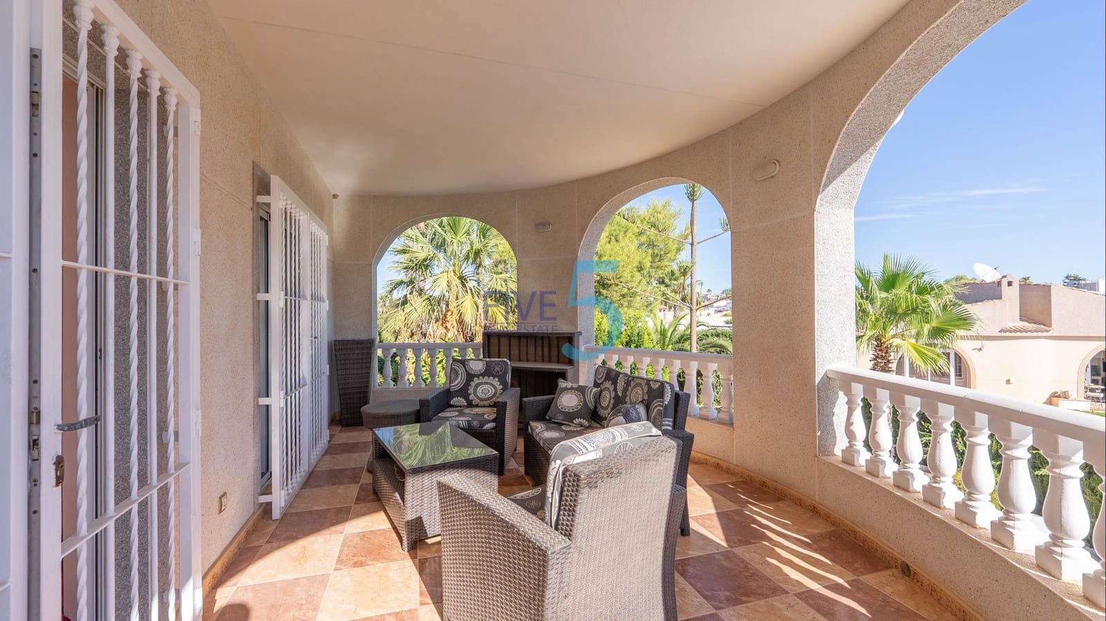 4 sovrum Villa till salu i Torrevieja med pool garage - 620 000 € (Ref: 10012503)