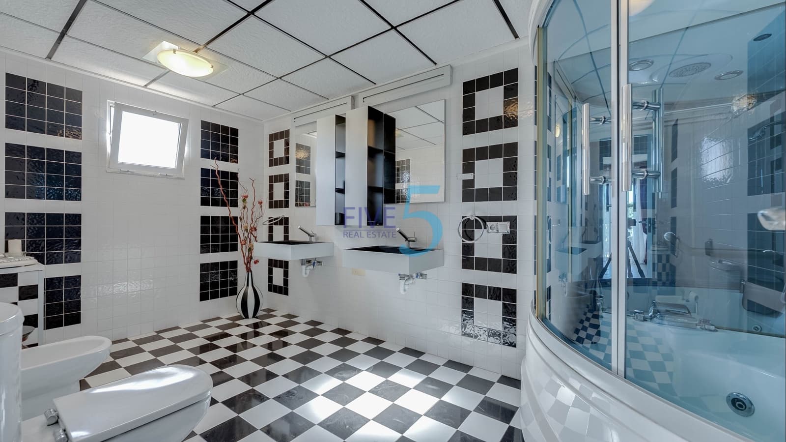 4 sovrum Villa till salu i Torrevieja med pool garage - 620 000 € (Ref: 10012503)