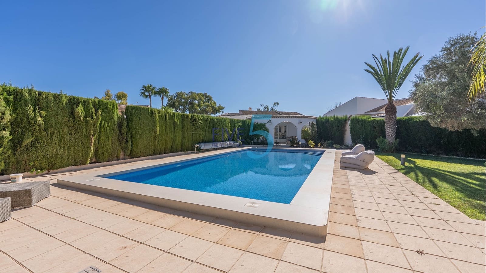 4 sovrum Villa till salu i Torrevieja med pool garage - 620 000 € (Ref: 10012503)