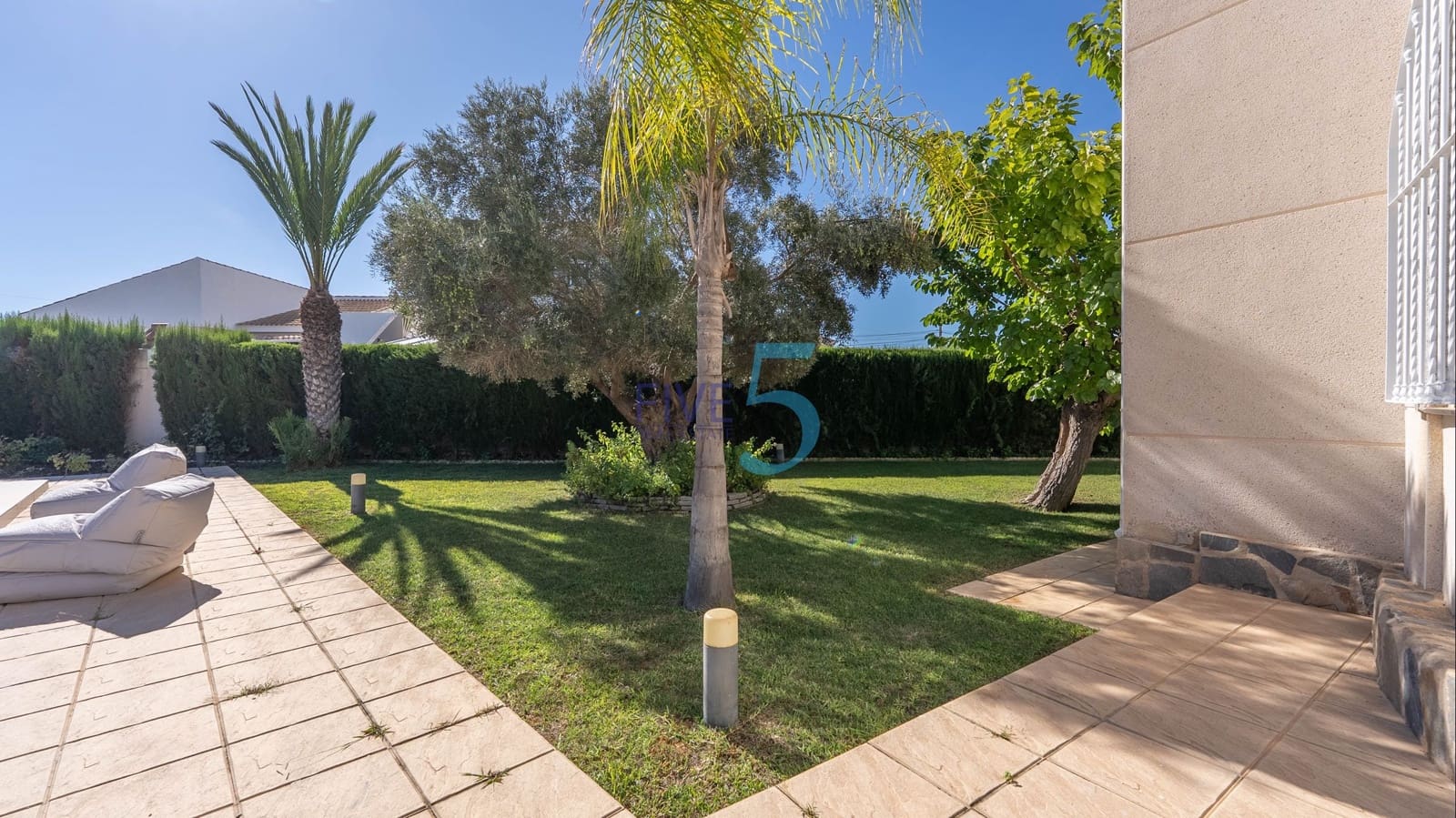 4 sovrum Villa till salu i Torrevieja med pool garage - 620 000 € (Ref: 10012503)