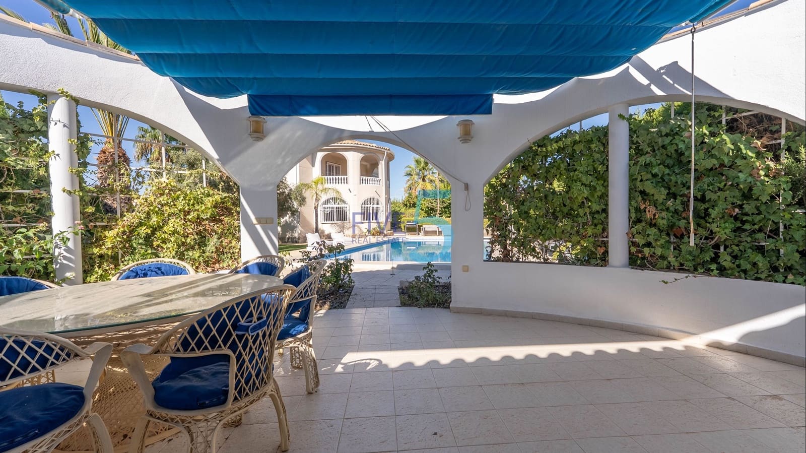 4 sovrum Villa till salu i Torrevieja med pool garage - 620 000 € (Ref: 10012503)