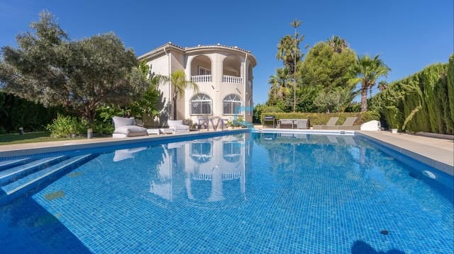 4 camera da letto Villa in vendita in Torrevieja con piscina garage - 620.000 € (Rif: 10012503)