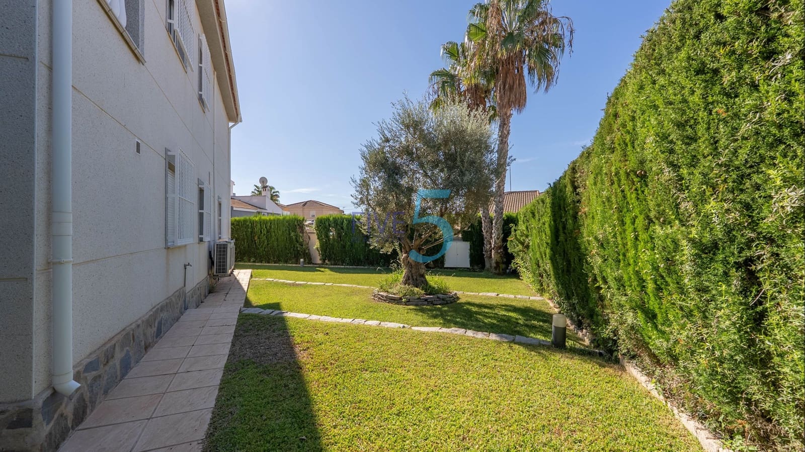 4 sovrum Villa till salu i Torrevieja med pool garage - 620 000 € (Ref: 10012503)