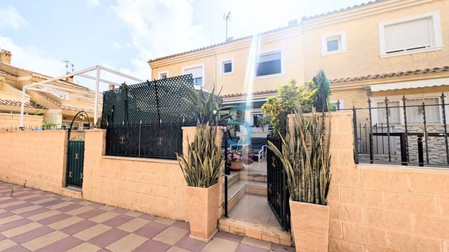 4 bedroom Townhouse for sale in Punta Prima, Orihuela with pool - € 325,000 (Ref: 10012584)