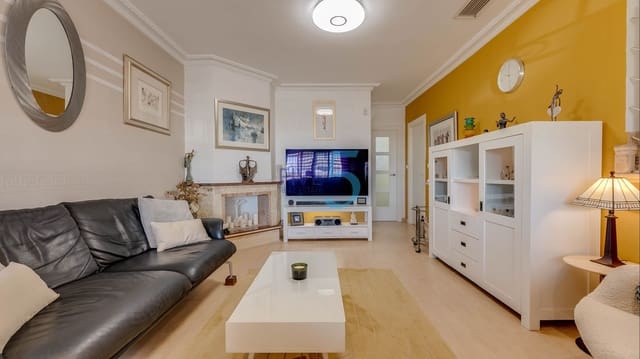 Casa de 4 habitaciones en Punta Prima, Orihuela en venta con piscina - 325.000 € (Ref: 10012584)