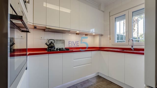 Casa de 4 habitaciones en Punta Prima, Orihuela en venta con piscina - 325.000 € (Ref: 10012584)