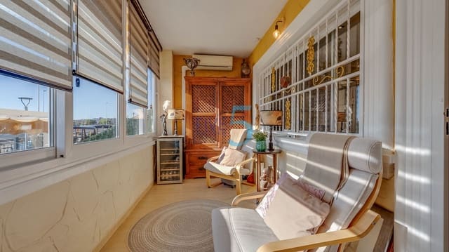 Casa de 4 habitaciones en Punta Prima, Orihuela en venta con piscina - 325.000 € (Ref: 10012584)