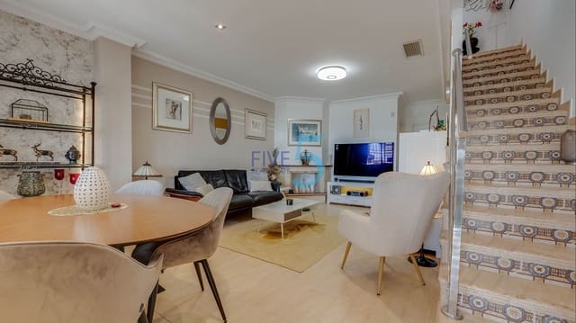 Casa de 4 habitaciones en Punta Prima, Orihuela en venta con piscina - 325.000 € (Ref: 10012584)