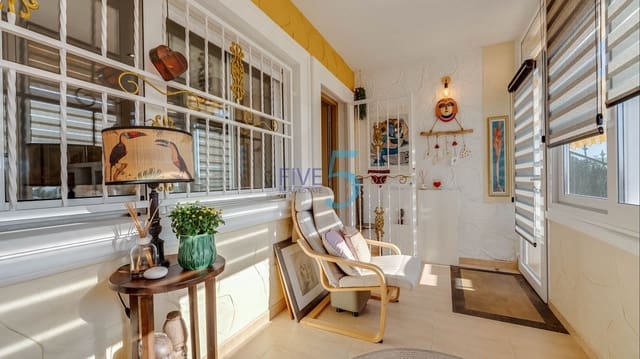Casa de 4 habitaciones en Punta Prima, Orihuela en venta con piscina - 325.000 € (Ref: 10012584)