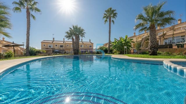 Casa de 4 habitaciones en Punta Prima, Orihuela en venta con piscina - 325.000 € (Ref: 10012584)