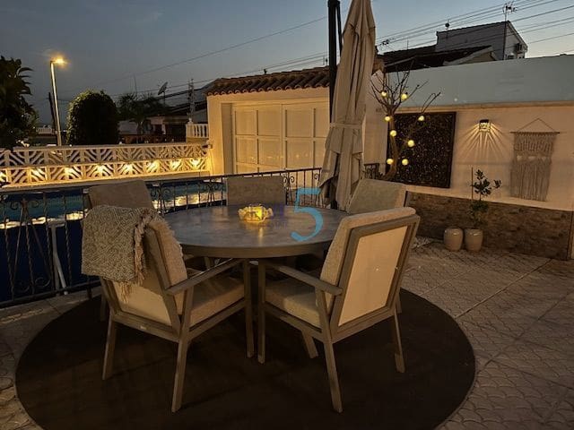 Bungalow de 2 habitaciones en Ciudad Quesada en venta con piscina garaje - 189.000 € (Ref: 10012585)