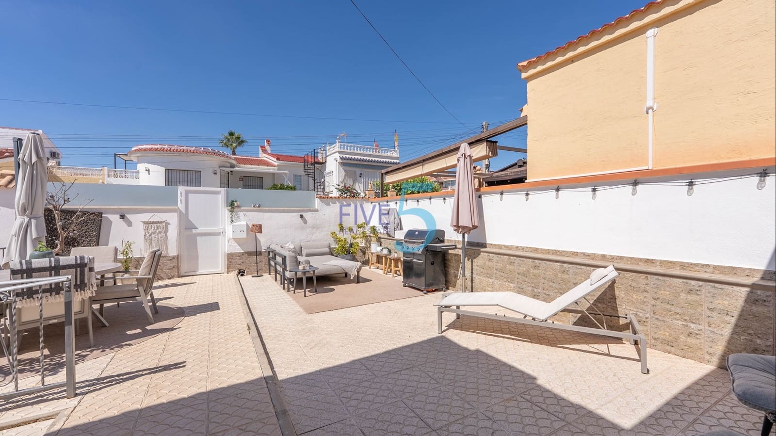 Bungalow de 2 habitaciones en Ciudad Quesada en venta con piscina garaje - 189.000 € (Ref: 10012585)
