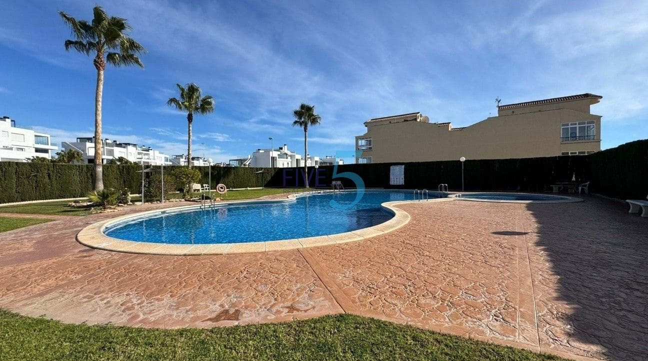 Apartamento de 2 habitaciones en Los Altos en venta con piscina garaje - 149.999 € (Ref: 10012778)