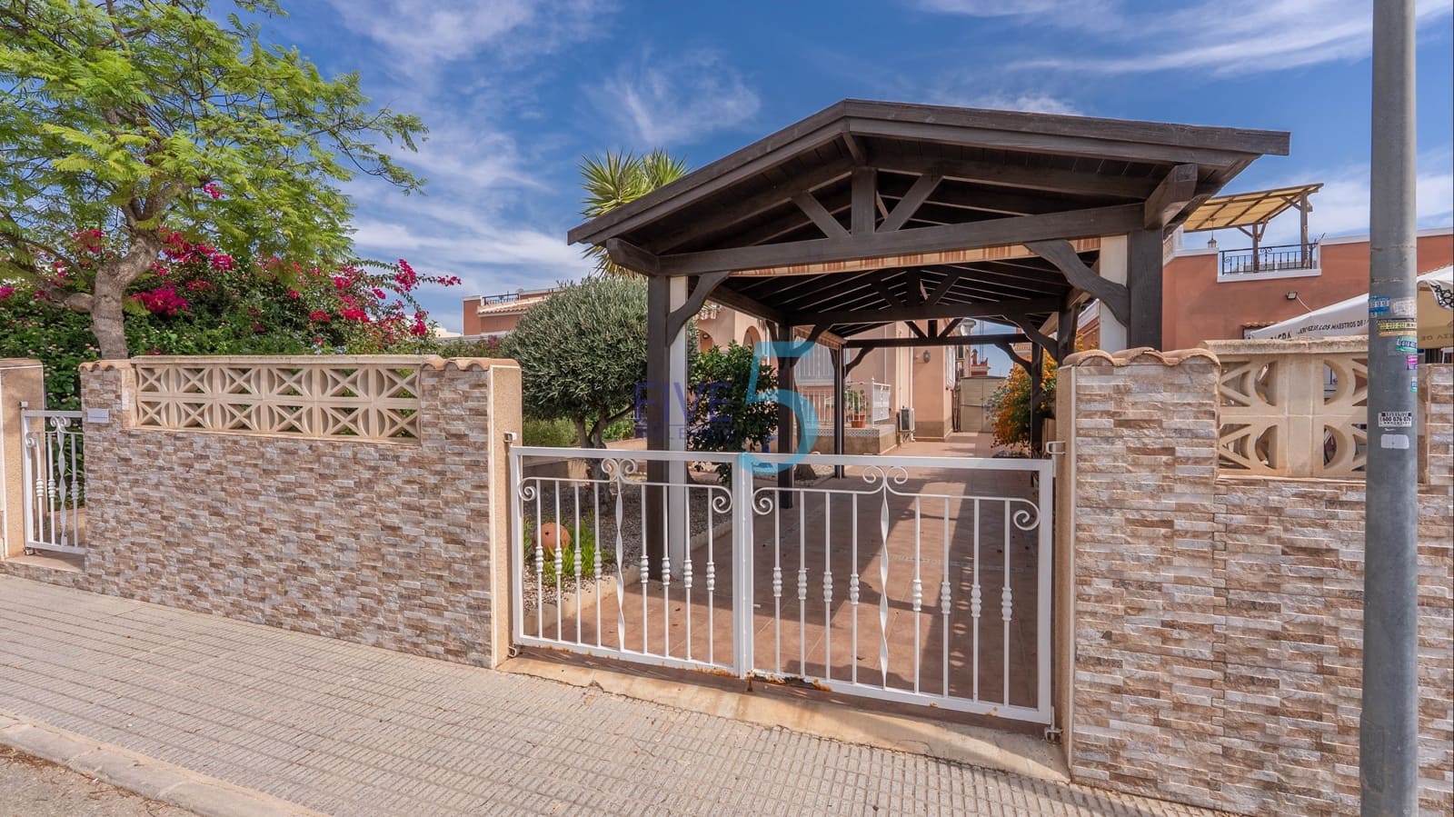 3 bedroom Bungalow for sale in Los Montesinos with pool - € 229,950 (Ref: 10014701)