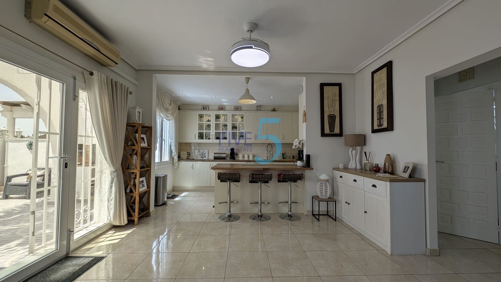 2 sypialnia Willa na sprzedaż w Villamartin z basenem - 350 000 € (Ref: 10014943)