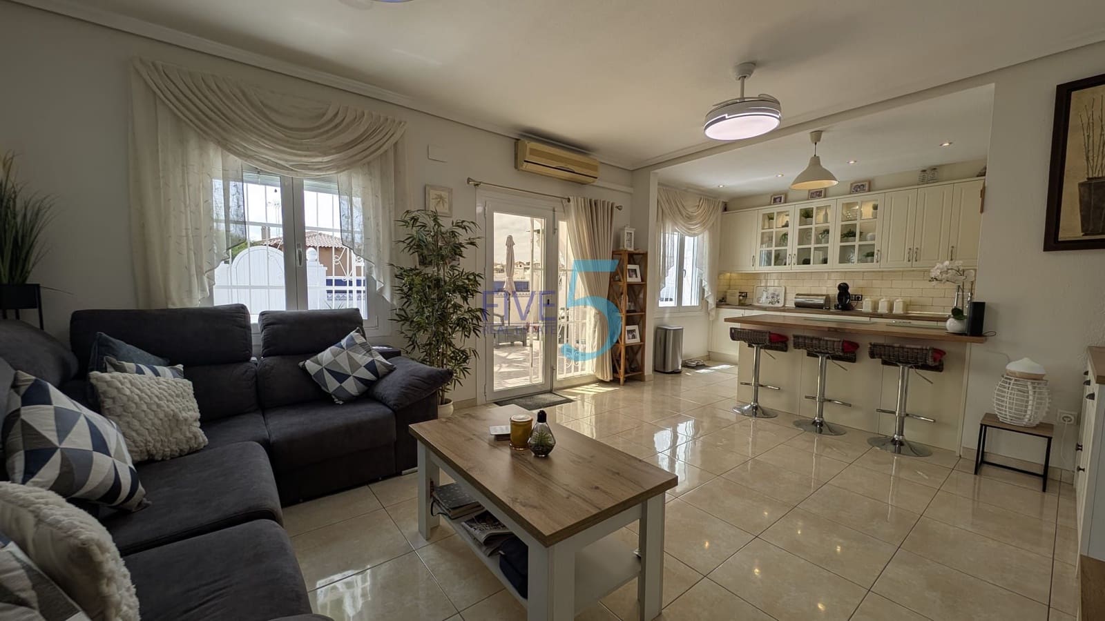 2 sypialnia Willa na sprzedaż w Villamartin z basenem - 350 000 € (Ref: 10014943)