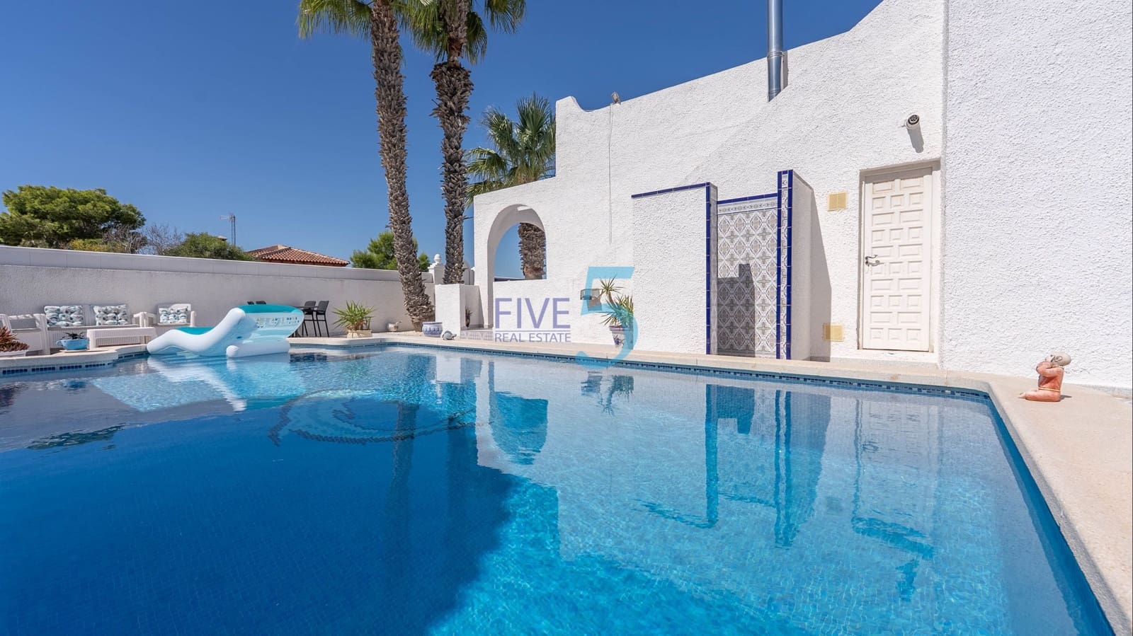 2 bedroom Villa for sale in Villamartin with pool garage - € 350,000 (Ref: 10014943)